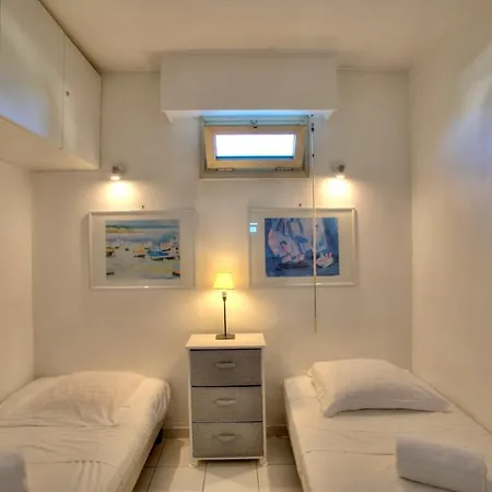 Juan, Cosy T3 , Piscine , Parking * Golfe-Juan