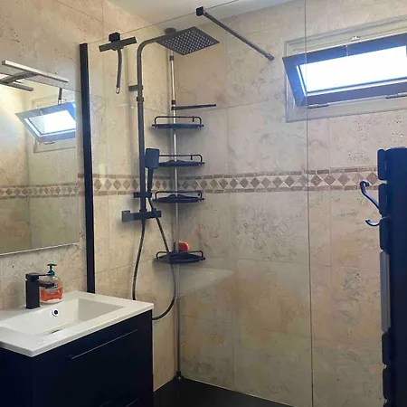 Juan, Cosy T3 , Piscine , Parking Golfe-Juan
